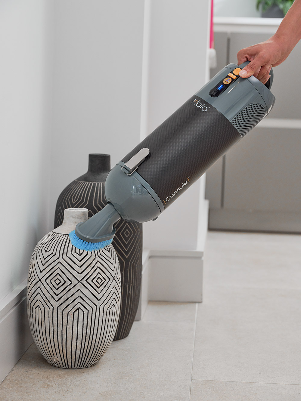 Soft-Dusting-Brush-Kitchen-Vase
