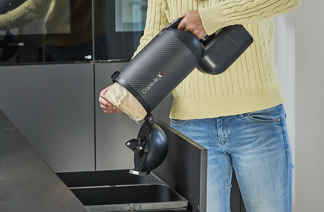 Capsule XR pouch emptying